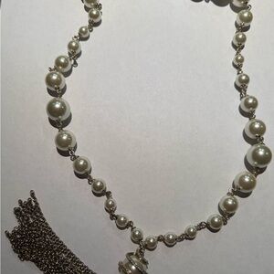 Multi sixes faux pearl necklace.